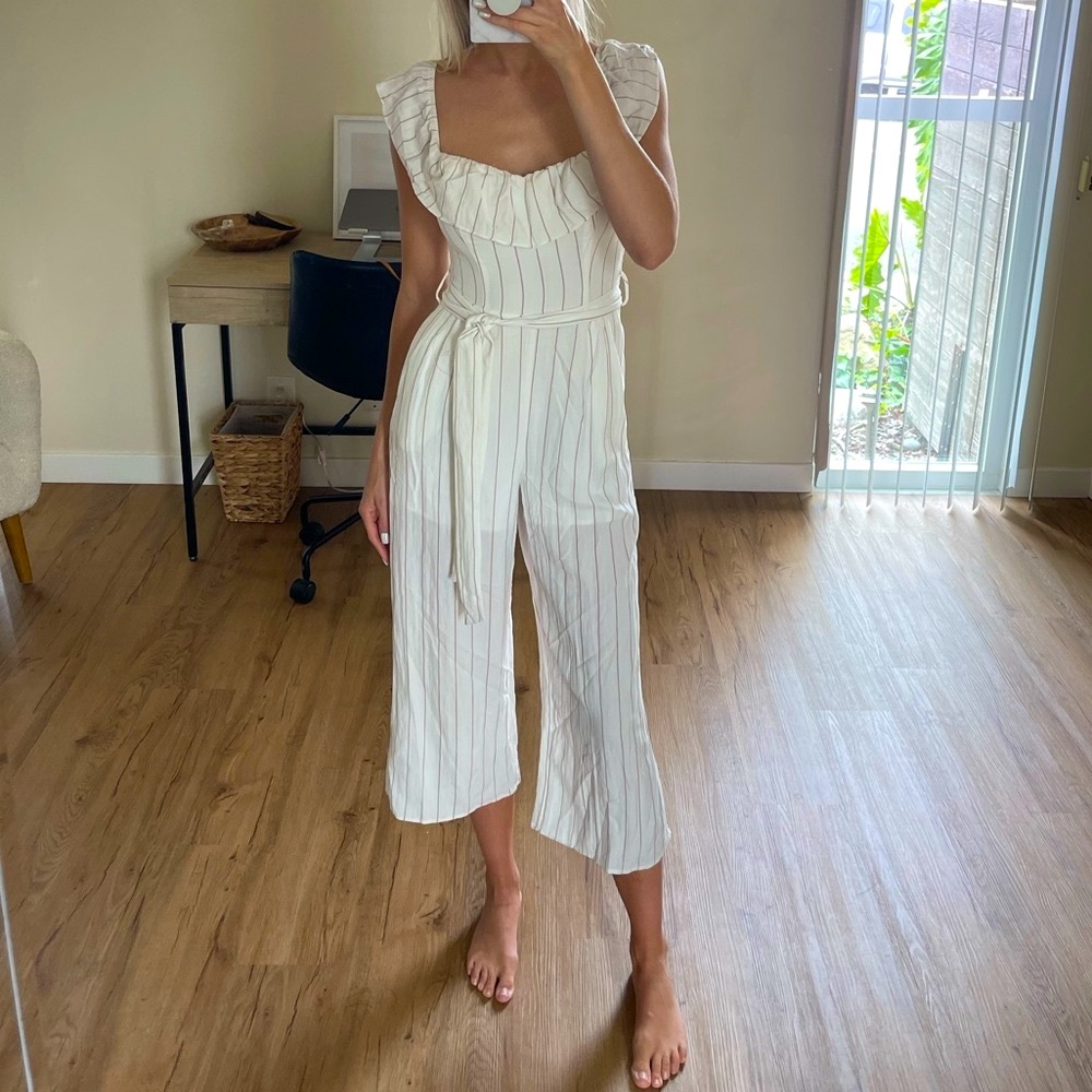 ASTR the Label Keely Jumpsuit White Taupe Stripe. Size XS